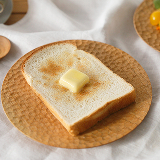 丸・四角に木製も。"パンの日"をもっと楽しく。おしゃれなパン皿10選