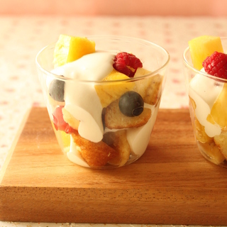 ケーキ作りでスポンジが余っていたらぜひ。トライフルを作ろう♪