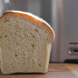 やっぱりシンプルが美味しいね！人気の「食パン」を全国から集めたよ