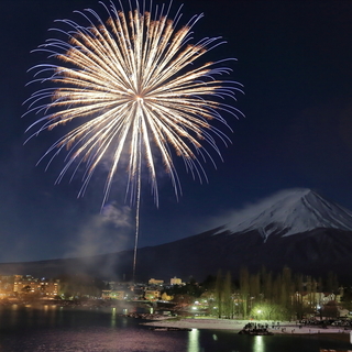 冬の寒空に凛と美しく咲く。「冬の花火」を見に行きませんか？