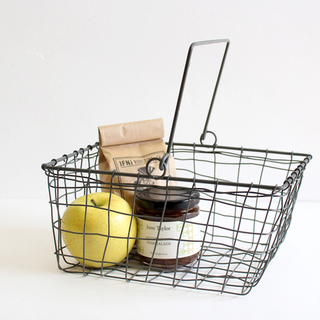ワイヤーバスケットを使って見せる収納をしてみない？