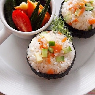 定番に飽きたら作ってみて。家族を驚かせちゃう変わり種おにぎりのレシピ