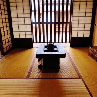 【奈良】町家の格子戸、軒先の身代わり申。江戸時代の風情が漂う「ならまち」の魅力