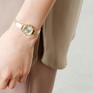 女性らしさをまとう。可憐で上品な「腕時計」おすすめ6選