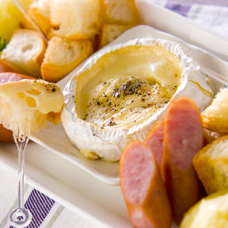 簡単・美味しい！「カマンベールフォンデュ」の作り方＆アレンジレシピ