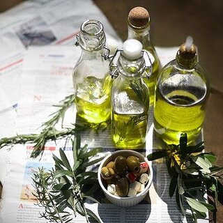 体が喜ぶ成分がいっぱい！美味しい「オリーブオイル」の正しい選び方と活用法