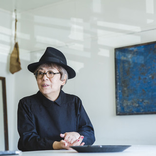 vol.59 布作家・山中とみこさん -人も道具も、時を重ねたから
愛おしい。今だから着たい「定番着」