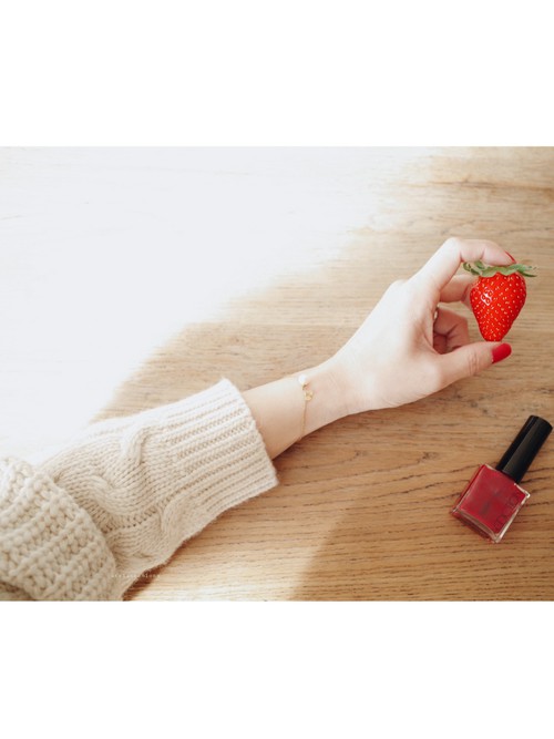 特別な日じゃなく 普段にも 派手にならない 可愛い赤ネイル のヒント キナリノ