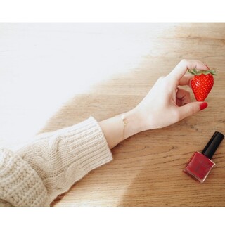 特別な日じゃなく、普段にも。派手にならない“可愛い赤ネイル”のヒント