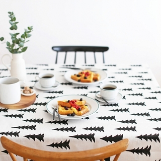 一枚敷くだけで雰囲気が変わる。テーブルリネンで食卓を簡単衣替え