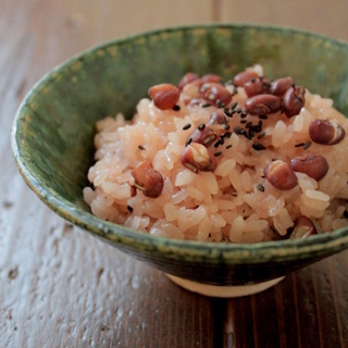 冷めても美味しいからお弁当におすすめ。「おこわ」の炊き方とレシピをご紹介。