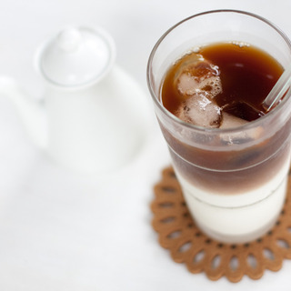 おもてなしにもおすすめだよ♪キレイな二層のカフェオレの作り方。