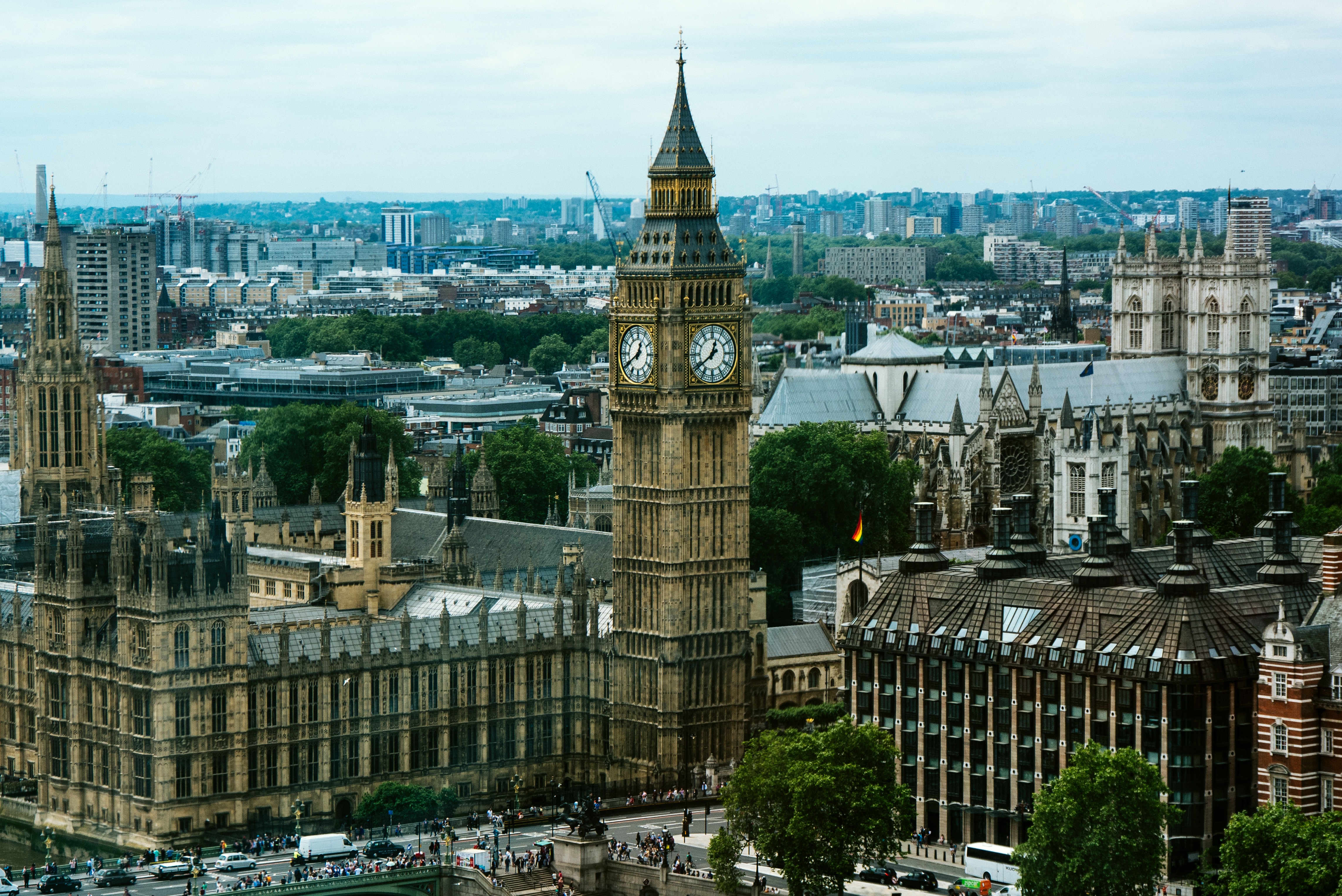 チェスター 5 月 20 日 イースト ゲート時計塔チェスター都市 イギリス 2016 年 5 月 20 日に 曇り空の下の橋の上 の写真素材 画像素材 Image 60602121