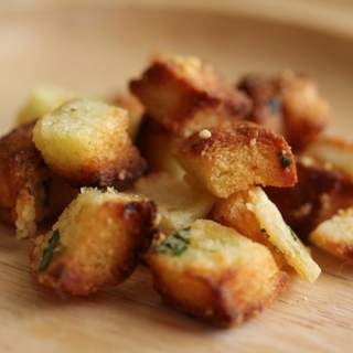 スープにサラダに♪手作りだともっと美味しい“クルトン”を作ってみよう！