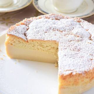 混ぜて焼くだけで3層に♪フランスで話題の魔法のケーキ“ガトーマジック”を作ろう！