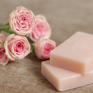 日曜日だけの限定販売。神戸で噂「SUNDAY SAVON」の“水入り石けん”