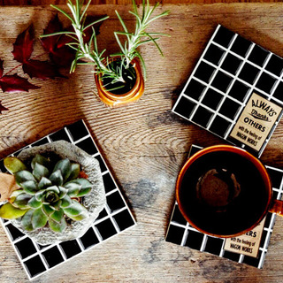 壁に貼るだけじゃないよ♪「タイル」を使っておうちをかわいくDIYしちゃおう！