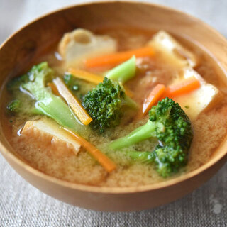 新しい発想で脱・マンネリ。今日も明日も困らない「お味噌汁手帖」保存版