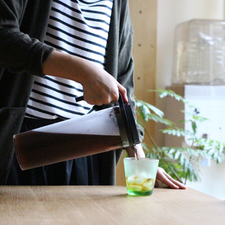 朝、一杯のお水。お昼のアイスコーヒーに。これからの季節にぴったりの「グラス」を迎えて