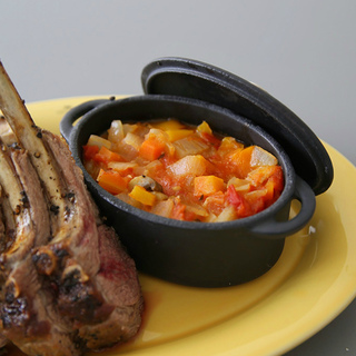 これだけでテーブルが華やかに♪ココット鍋はおもてなし料理にもおすすめ