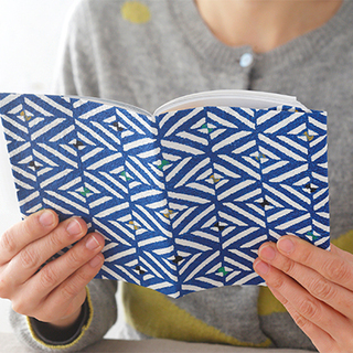 外出先での読書時間をもっと楽しく♪布と紙のブックカバー