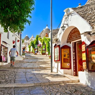 おとぎの国へ出かけてみない？ 『世界のかわいい街』図鑑