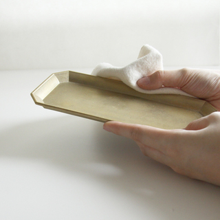 時とともに味わい深く。アンティークのような輝きをまとった「真鍮」のある暮らし