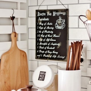 スペースがないなら見せ方に工夫を。“吊るして飾る”“空間を生かす”が鉄則です！