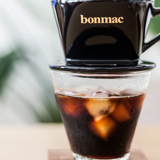 アイスコーヒーもドリップで。美味しいアイスコーヒーの秘訣は深煎り豆・濃度・急冷