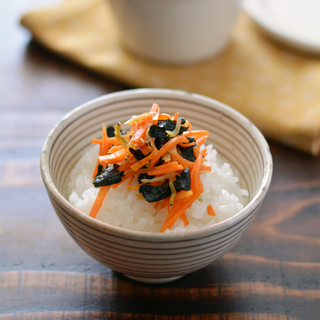 今日はなにのっけよう♪白ご飯がもっと美味しくなる《手作りふりかけ レシピ》