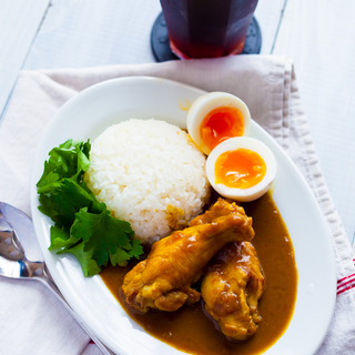 毎日がカレー曜日♪『カレー好きさん必見！1週間カレー献立帖』副菜・デザートレシピ付き