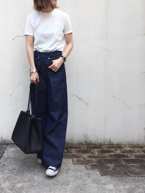 今年は タックイン の全部入れが効果的 おしゃれさんに学ぶシンプル夏コーデの作り方 キナリノ