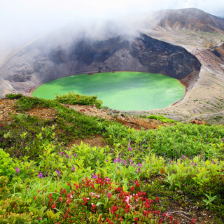 荒涼とした山肌と色を変える湖。一度は訪れたい「宮城蔵王の御釜」と立ち寄りスポット
