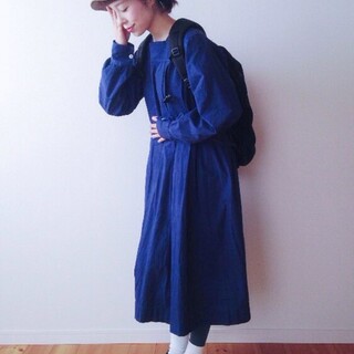 夏→秋の季節の変わり目も【サンダル】を楽しんで！足元コーデでほんのり"秋感”を♪