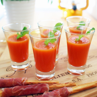 夏野菜をたっぷり摂ろう＊手軽に作れる冷たいスープ・ガスパチョのレシピ集