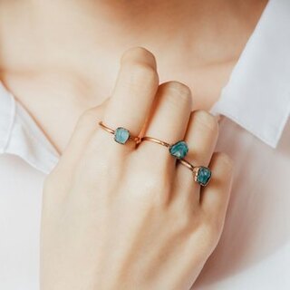 夏に買い足したい！白シャツに映える、爽やかアクセサリー【素材・モチーフ別】