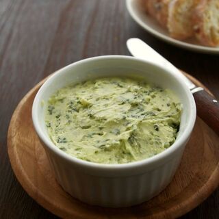 リッチ感をプラス。お手軽♪ハーブバターのつくり方＆おいしい食べ方