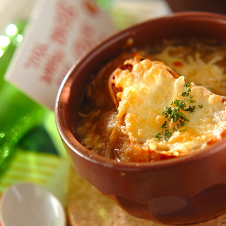 "あめ色玉ねぎ"が味の決め手! オニオングラタンスープを冬の定番に♪