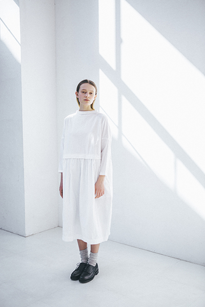 今日 何着よう と迷ったら 黒or白のモノトーンワンピース コーディネート キナリノ