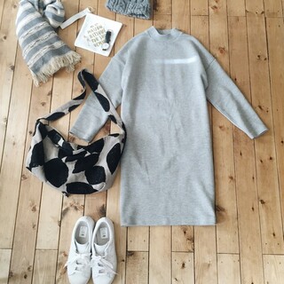 自信がないなら定番色を。誰にでも似合う【白・紺・グレー】のコーディネート