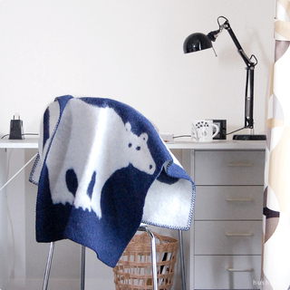 ぽかぽか、ほっこり。北欧ブランケット"クリッパン"で秋冬の空間・コーデを暖かく彩ろう