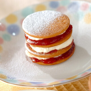 レンジもオーブンも不要♪重ねるだけの簡単おいしい「ビスケット&クッキーケーキ」レシピ