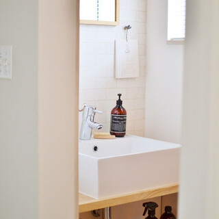 「みんなの家はどうしてるの？」気になる《トイレットペーパー》の収納方法とアイテム