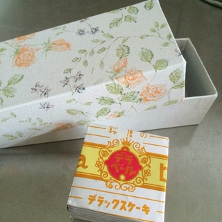 思わず笑顔がこぼれそう♪どこか懐かしくてレトロなパッケージのお菓子たち