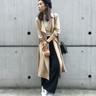 程よいリラックス感と緊張感。「ワイドタックパンツ」で作る大人のキレイめパンツコーデ