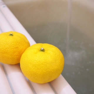 寒い日は「○○風呂」で温まろう!身近な素材で楽しむ“天然の入浴剤”