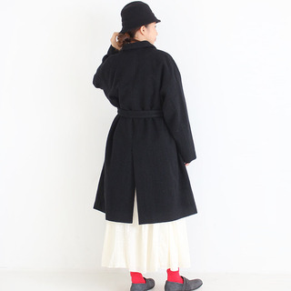 冬コーデのアクセント。靴下、マフラー、バッグでこっそり「赤色の忍ばせ方」