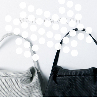 見たことのない新しい形。macromauro（マクロマウロ)の個性的なレザーバッグ。