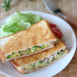 一足先に、春の準備を。ピクニックでも使える「ホットサンド」レシピとおすすめアイテム