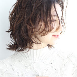 ダウンスタイルもヘアアレンジも素敵に決まる「ニュアンスボブ」に注目です◎